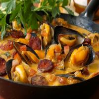 Mussels With Chorizo , Tomato and Wine_image