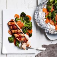 Grilled Salmon with Foil-Pack Sesame Broccoli_image