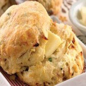 Caramelized Onion Sourdough Biscuits_image
