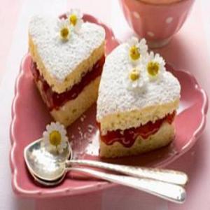 Little Mini Strawberry Heart-Shaped Cakes_image