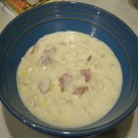 Hearty New England Clam Chowder_image