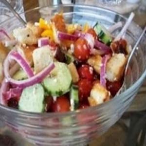 Easy Greek Panzanella Salad_image