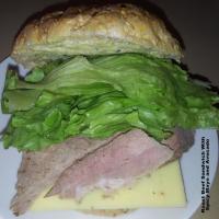 Roast Beef Sandwich with Spicy Mayo and Avocado_image