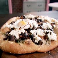 Herbed Roasted Mushrooms with Fried Egg_image