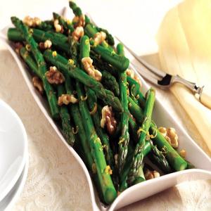 Blanched Asparagus with Toasted Walnuts image