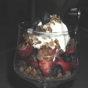 Red, White and Blueberry Crisp (Ww 2 Points)_image