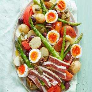Seared tuna & asparagus niçoise_image