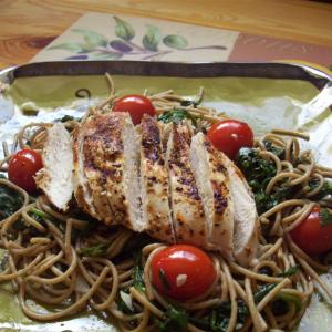 Spinach Toss Spaghetti with Tomatoes and Garlic_image