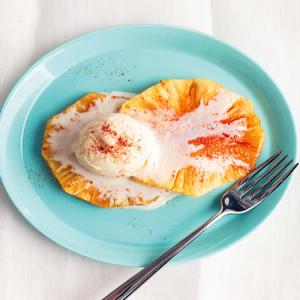 Broiled Pineapple with Frozen Yogurt_image