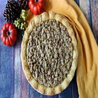 Pumpkin Pie With Cinnamon-Pecan Topping_image