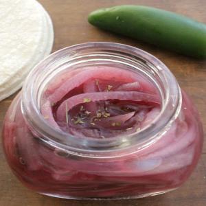 Mexican Pickled Red Onions (Cebolla Morada en Escabeche)_image
