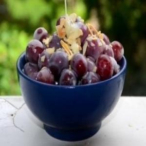 Iced Grapes with Hot Chocolate-Almond Sauce_image