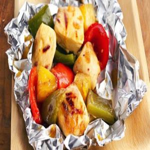 Grilled Pineapple-Chicken Kabob Packets_image