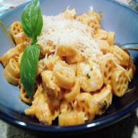 Chicken and Basil-Pepper Cream Sauce image