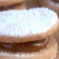 Dulce de Leche Cookie Sandwiches (Alfajor)_image