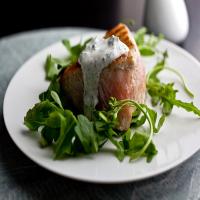 Grilled Albacore With Yogurt-Dill Sauce on a Bed of Arugula_image