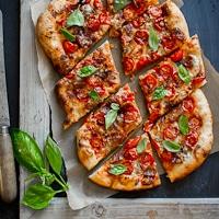 Tomato, Bacon, & Blue Cheese Pizza_image