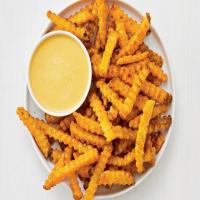 Seasoned Fries with Cheese Sauce_image