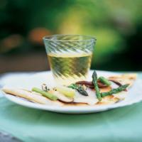 Grilled Pizzas with Leeks, Asparagus, and Mushrooms_image