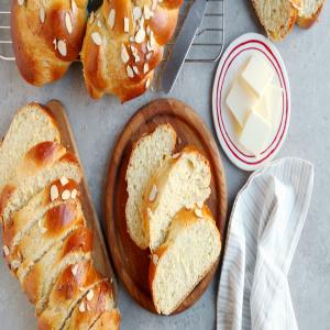 Tsoureki (Greek Easter Sweet Bread)_image