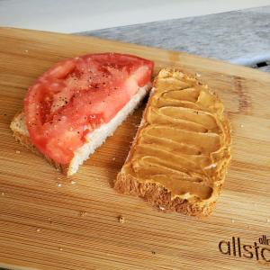 Simple Peanut Butter and Tomato Sandwich_image