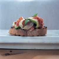Crostini with Prosciutto, Figs, and Mint_image