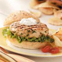 Turkey Burgers with Herb Sauce_image