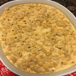 Classic Creamy Oven-Baked Mac N' Cheese_image