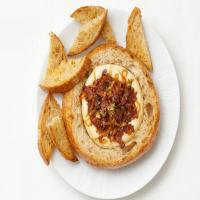 Baked Brie Bread Bowl with Onion Jam_image