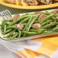 Garlicky Green Beans with Mushrooms_image