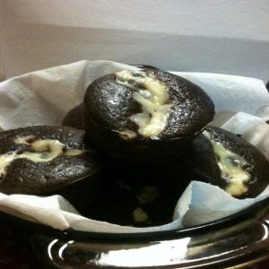Richy & Gooey Black Bottom Cupcakes_image