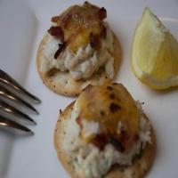 Crab on Crackers Hors d'Oeuvres with a Twist image