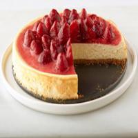 Classic Strawberry-Topped Cheesecake_image