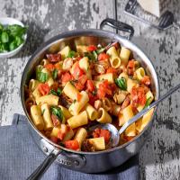 Pasta With Prosciutto and Whole Garlic_image