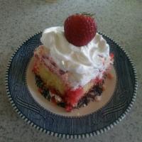 Strawberry Lemonade Poke Cake_image