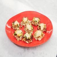Mini Crab Cakes with Mango Salsa_image