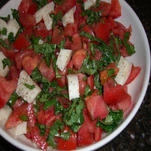 Tomato and Fresh Mozzarella Salad With Basil_image