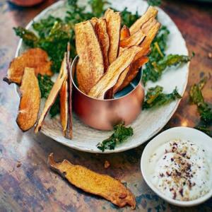 Sweet potato and kale crisps with garlicky dip_image