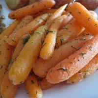 Baby Carrots with Dill Butter_image