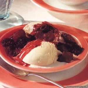 Vanilla Ice Cream with Hot Rhubarb-Blackberry Compote_image