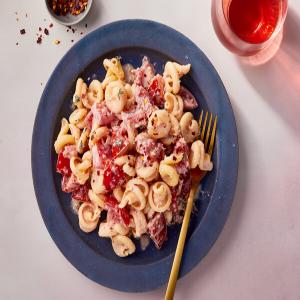Pasta With Fresh Tomatoes and Goat Cheese_image