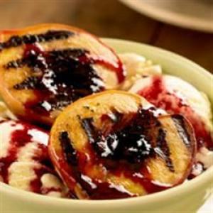 Grilled Peach Sundaes with Blackberry Sauce_image