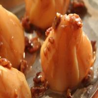 Poached Pears with Creamy Pecan Sauce_image