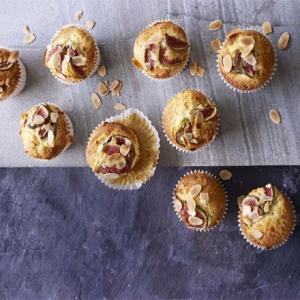 Little fig & almond cakes image