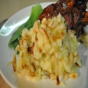 Mashed Potatoes with Onions and Pine Nuts_image