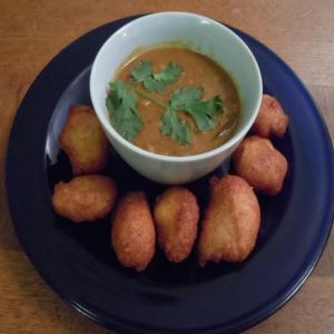 Sambhar Vada (Yellow Lentil Soup With Spiced Doughnuts)_image