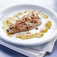Almond-crusted fish with saffron sauce_image