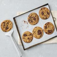 Vegan chocolate chip cookies image