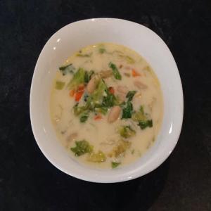 Creamy Garlic, Cannellini Bean & Escarole Soup with Parmesan Recipe - (4.3/5)_image