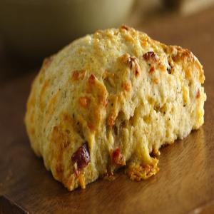 Twice-Peppered Bacon and Buttermilk Scones with Gouda_image